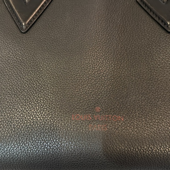 Louis Vuitton On My Side MM Tote Crossbody - Picture 14 of 16